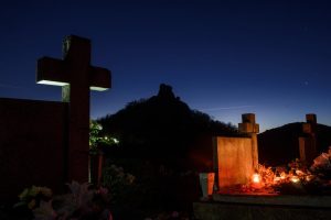 Halottak napja – meghosszabbított nyitvatartás a temetőkben